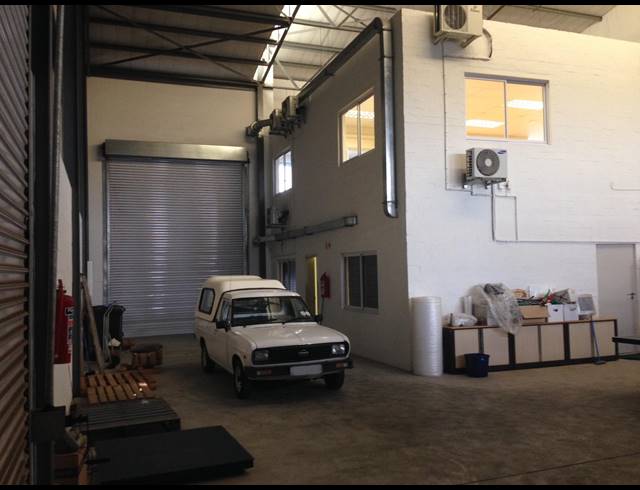 550M² WAREHOUSE TO LET IN AIRPORT INDUSTRIA